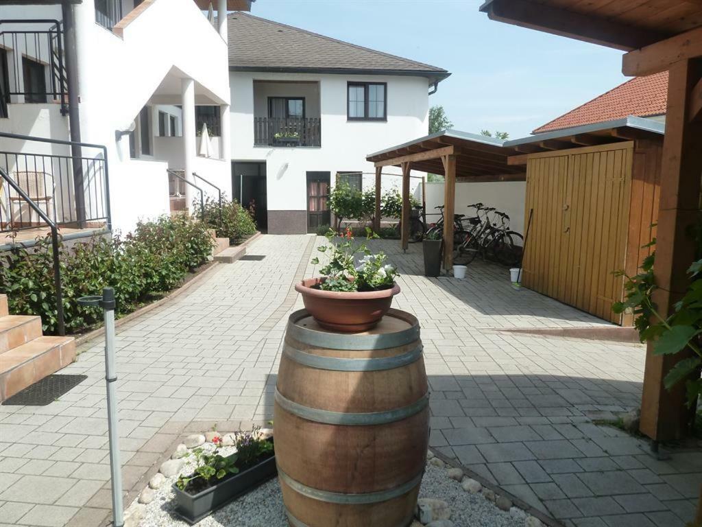 Ferienwohnungen & Weingut Kroiss Silvia Illmitz Eksteriør bilde